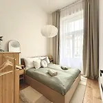 5 Min Dancing House Apartment Prague, Luxury And Modern