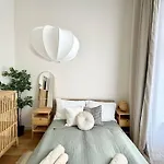 5 Min Dancing House Apartment Prague, Luxury And Modern